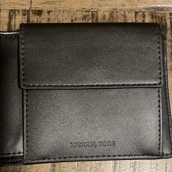 Michael Kors Black Key Card Holder Sleek Design - Picture 2 of 6